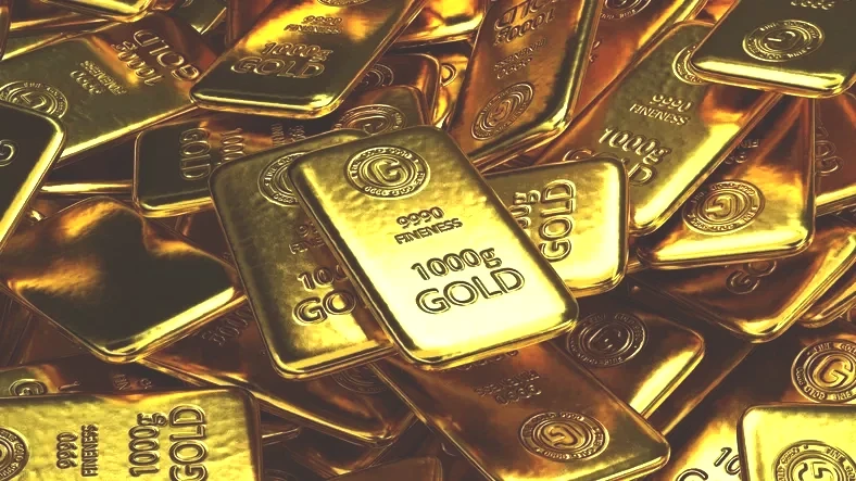 Altında iki senaryo masada  Memiş, altın fiyatlarının uluslararası gelişmeler nedeniyle iki farklı ihtimale açık olduğunu ifade etti. Buna göre:  Gerilimlerin sürmesi durumunda ons altın 4.650 – 4.400 dolar seviyelerine geri çekilme riski taşıyor.